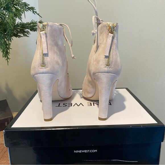 NIB Nine West Unforgettable Lace Up Bootie - Picture 4 of 5